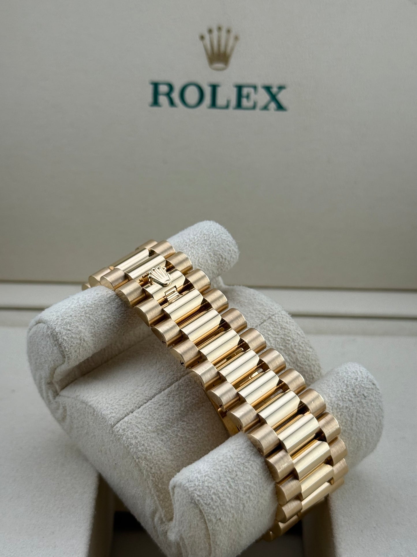Rolex Day-Date 40 Green Roman “Money Green” Yellow Gold 228238