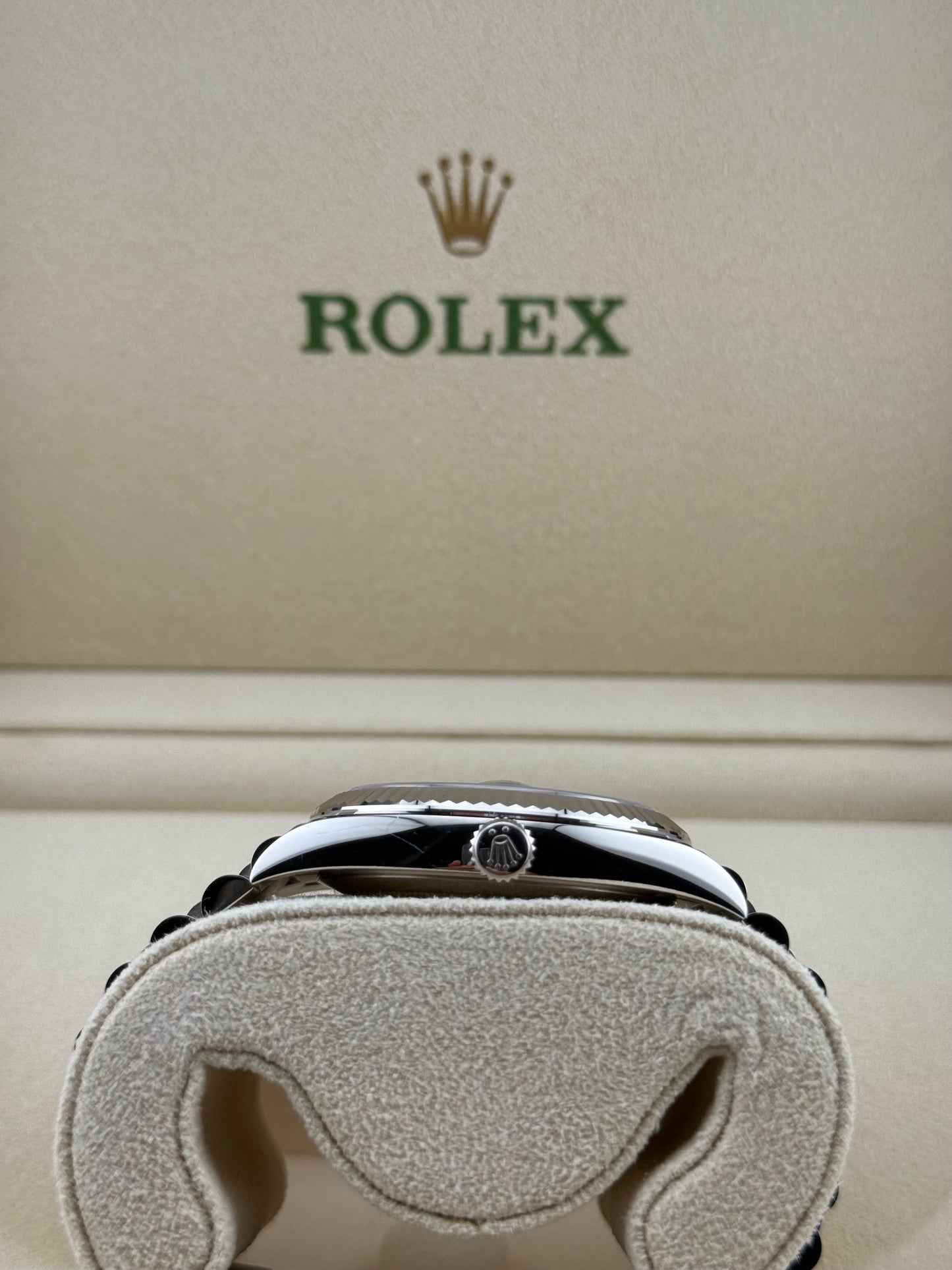 Rolex Day-Date 40 White Gold Olive Green Roman 228239
