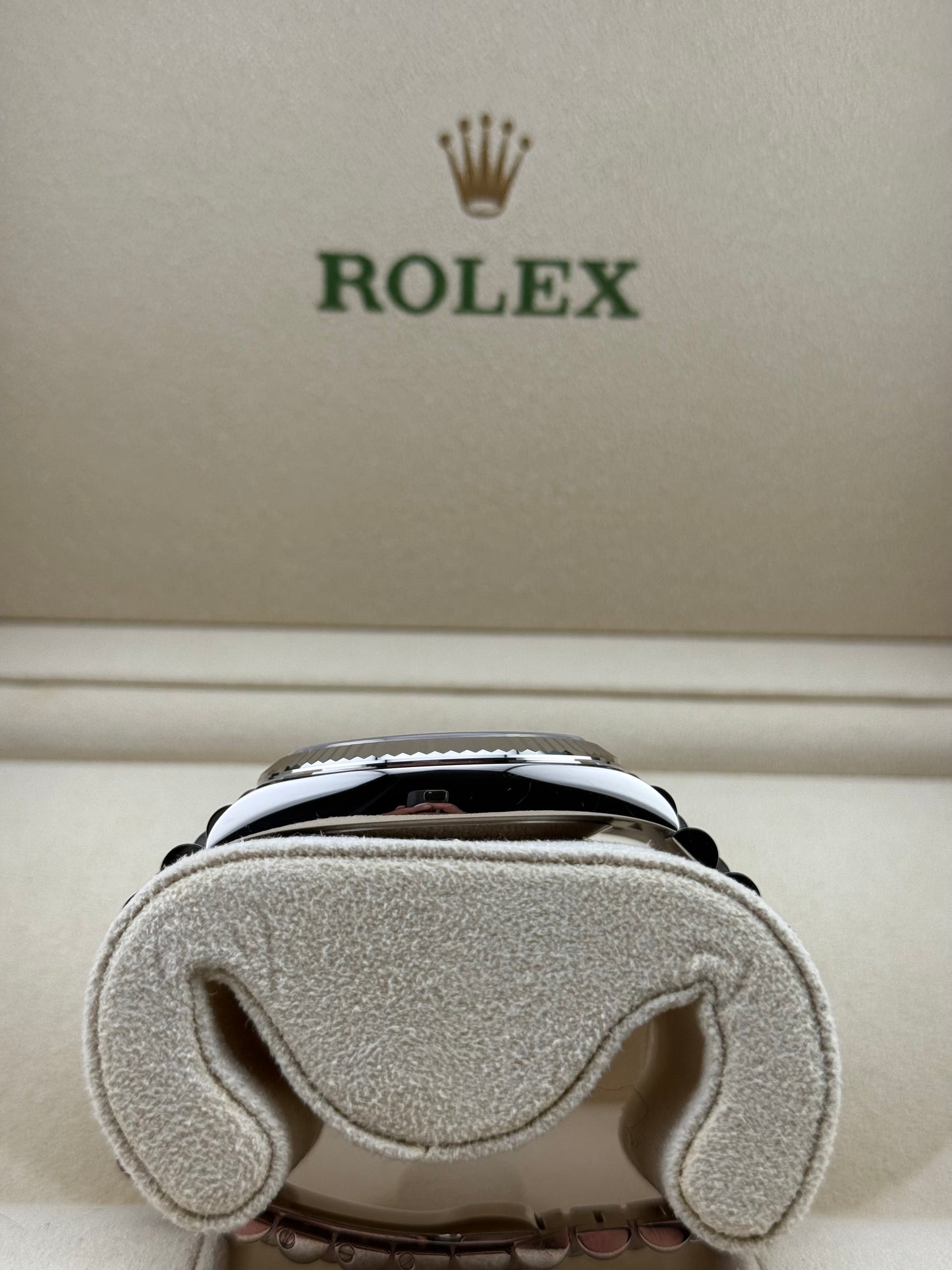 Rolex Day-Date 40 White Gold Olive Green Roman 228239