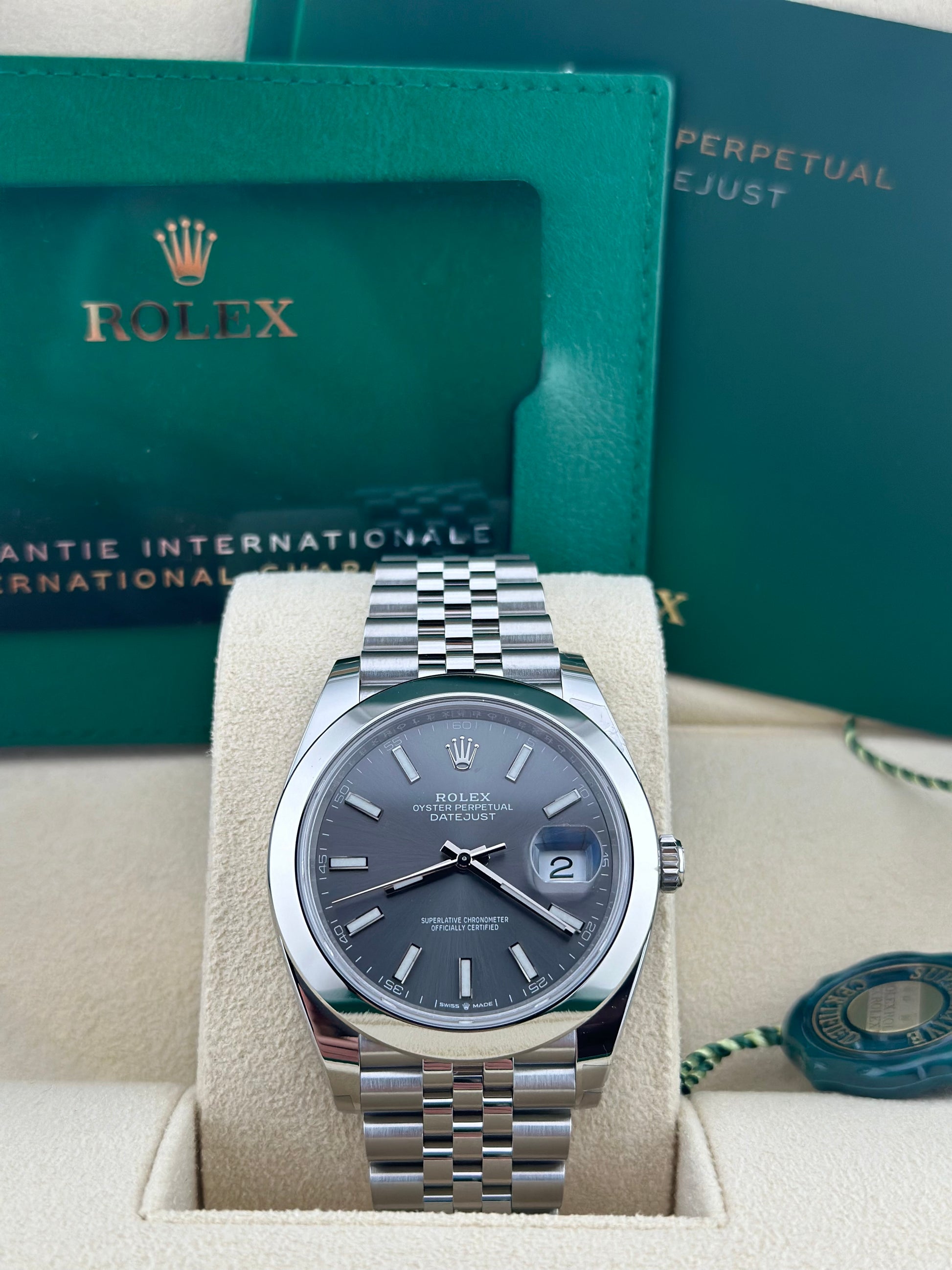 Rolex Datejust 41 Rhodium Smooth Bezel Jubilee 126300 – Watchauren