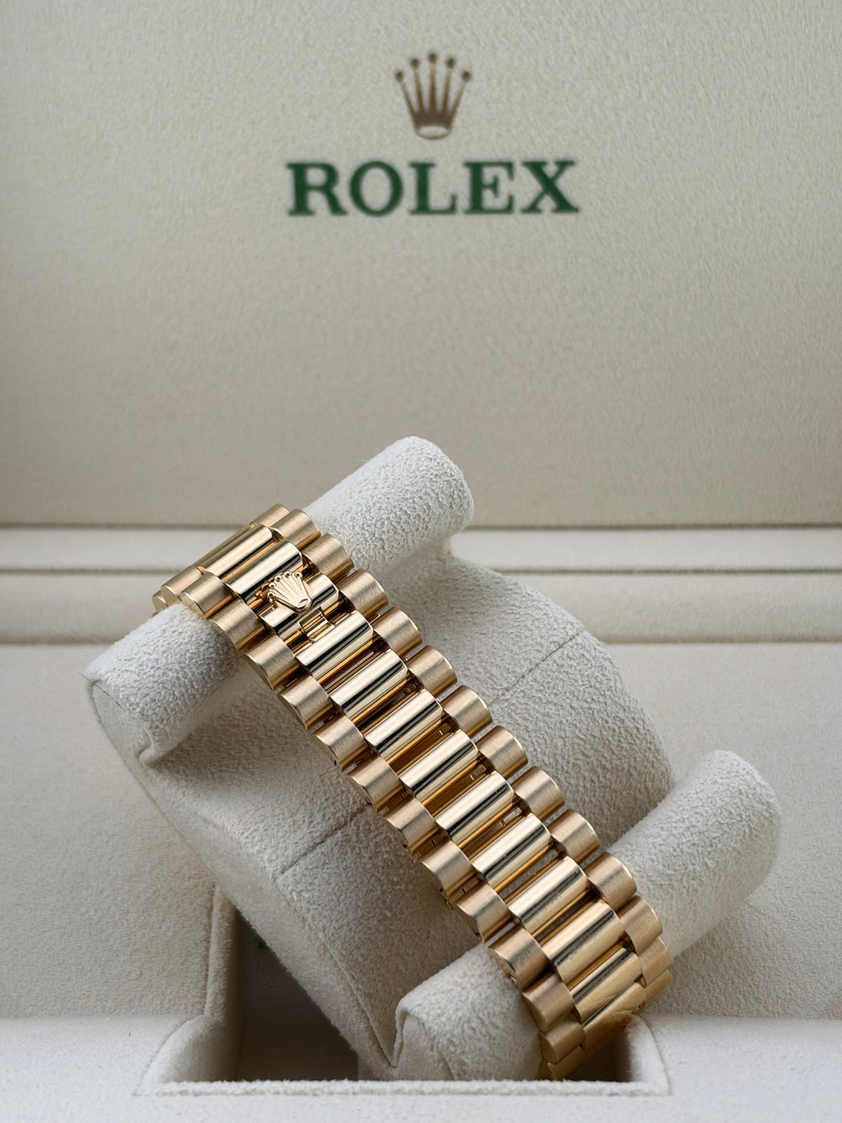 Rolex Day-Date 40 Green Roman “Money Green” Yellow Gold 228238