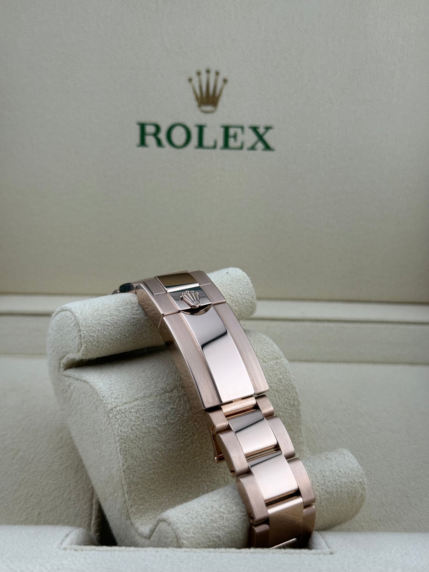 Rolex GMT-Master II Rootbeer Rose Gold 126715CHNR