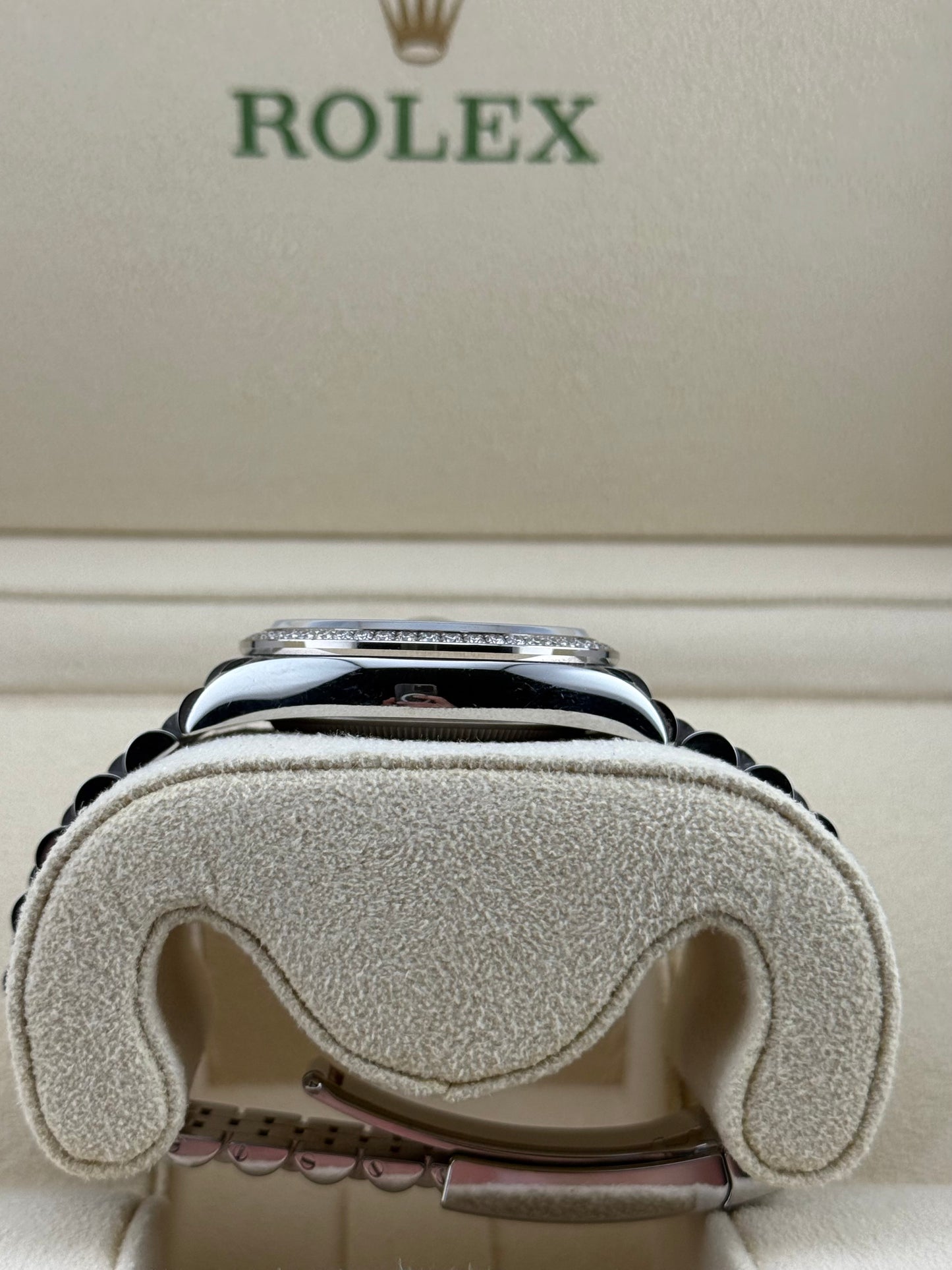 Rolex Datejust 36 MOP Diamond Bezel Jubilee 126284RBR