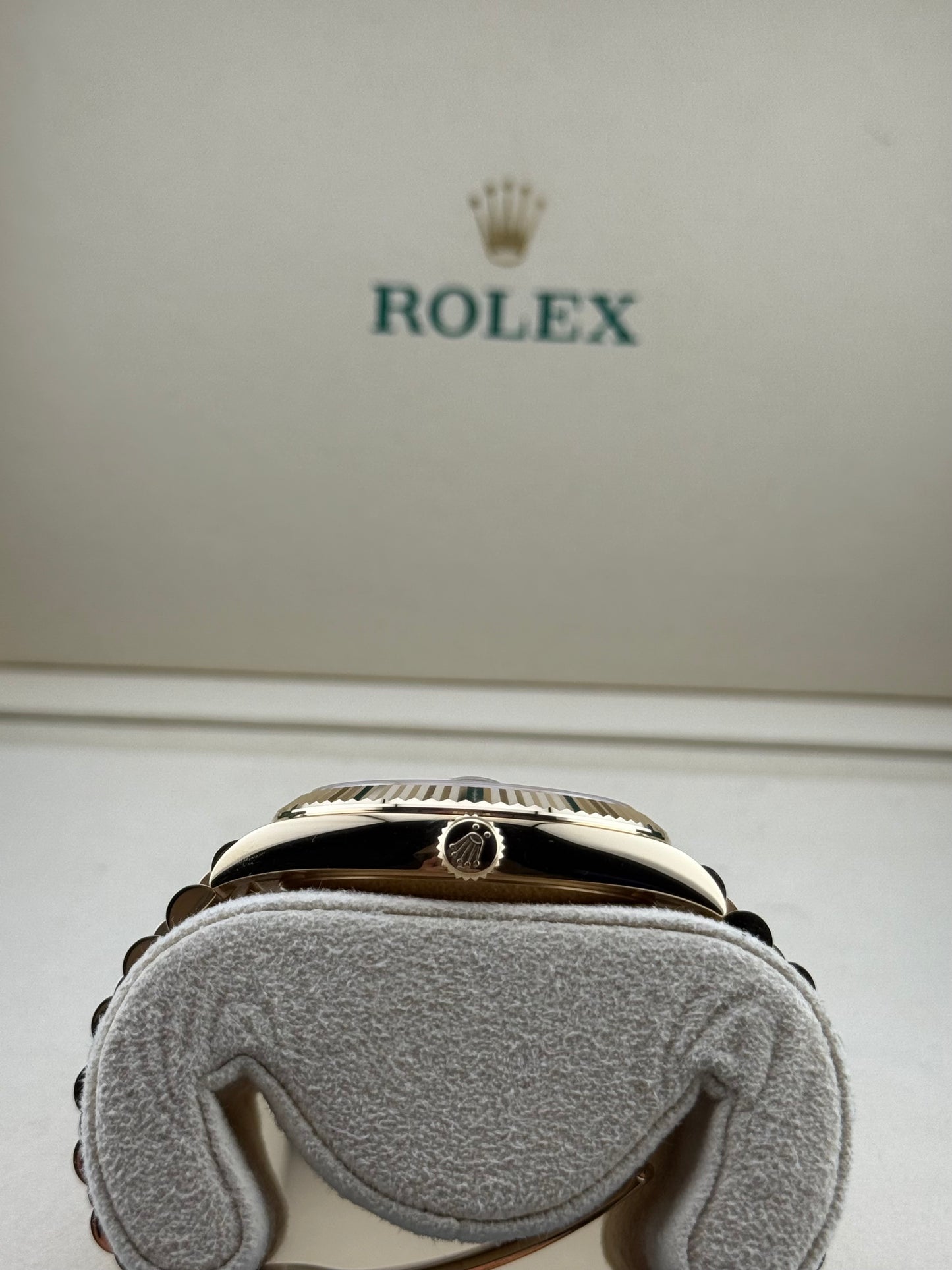 Rolex Day-Date 40 Green Roman “Money Green” Yellow Gold 228238