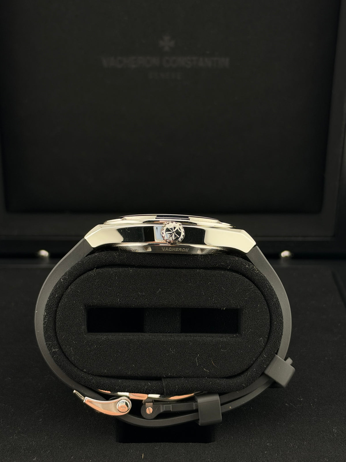 Vacheron Constantin Overseas 41 Discontinued Silver Dial 4520V/210A-B126